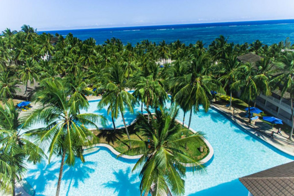 PrideInn Flamingo Beach Resort