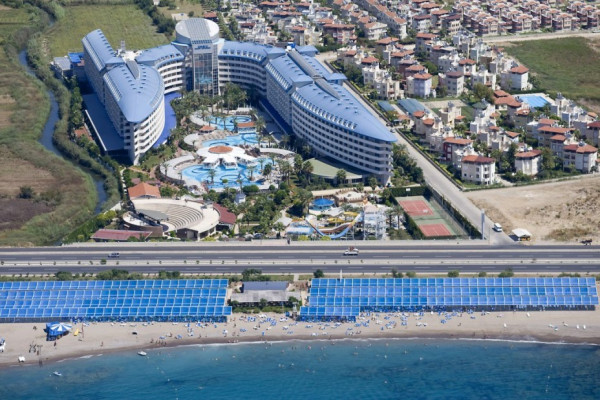 Crystal Admiral Resort Suites & Spa