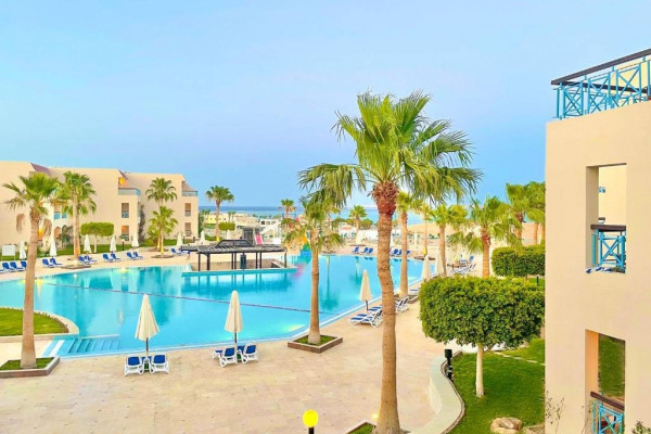 Ivy Cyrene Island Aqua Park Resort